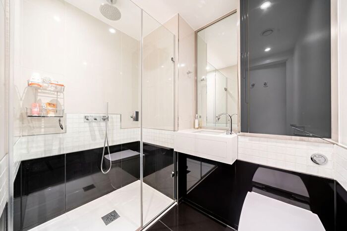 2 Bedroom Flat To Rent In Eagle Point, City Road, London, EC1V