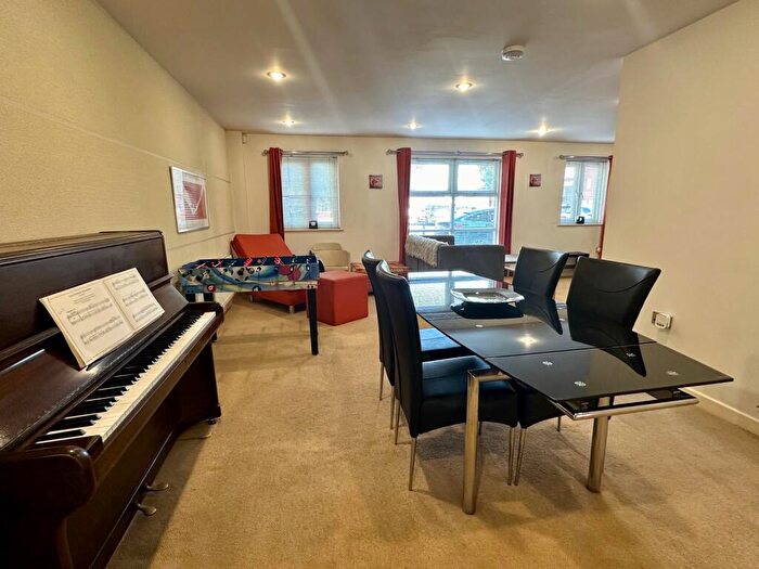 3 Bedroom Apartment To Rent In Steam Mill Street, Chester, CH3