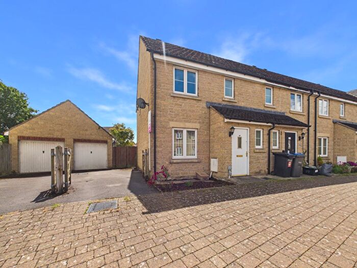 3 Bedroom Semi-Detached House For Sale In Buzzard Road, Calne, SN11