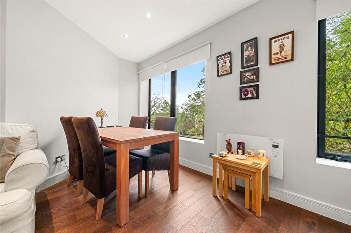 1 Bedroom Apartment For Sale In London Road, Bracknell, Berkshire, RG12