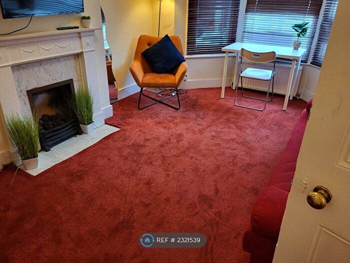 2 Bedroom Flat To Rent In Mirabel Road, London, SW6