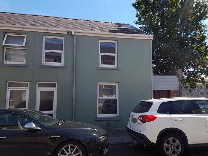 3 Bedroom End Terrace House For Sale In Prospect Place, Llanelli, SA15