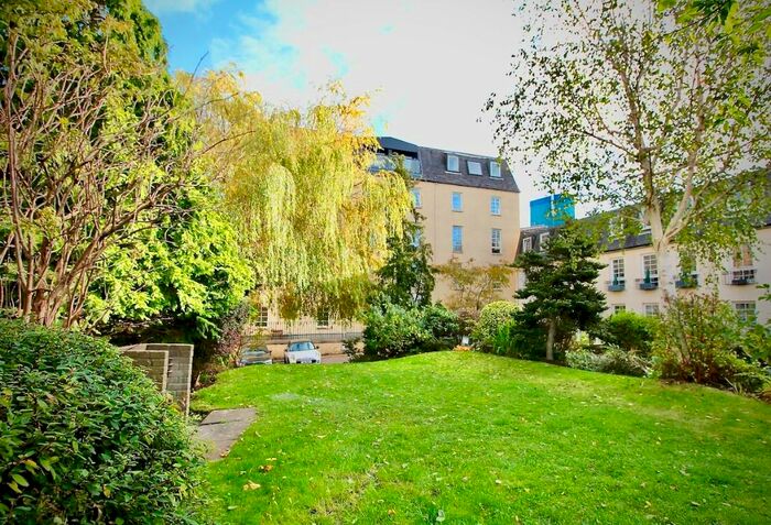 2 Bedroom Flat To Rent In Caledonian Crescent, Dalry, Edinburgh, EH11