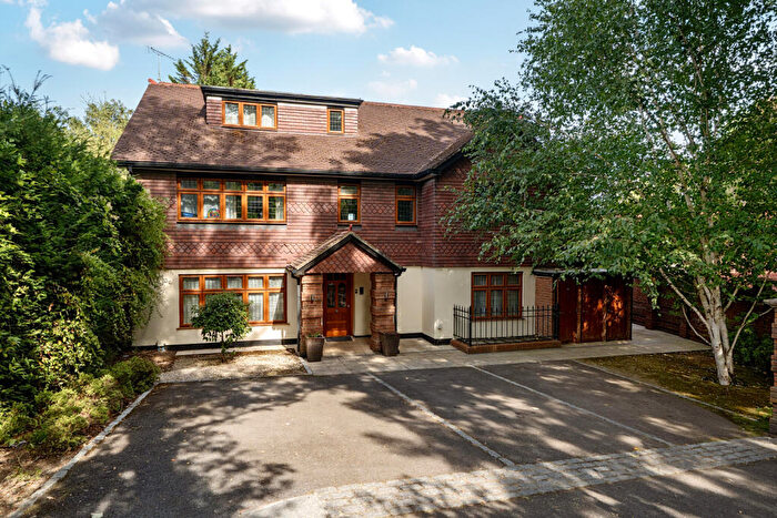 3 Bedroom Apartment For Sale In Woodlands Close, Gerrards Cross, Buckinghamshire, SL9
