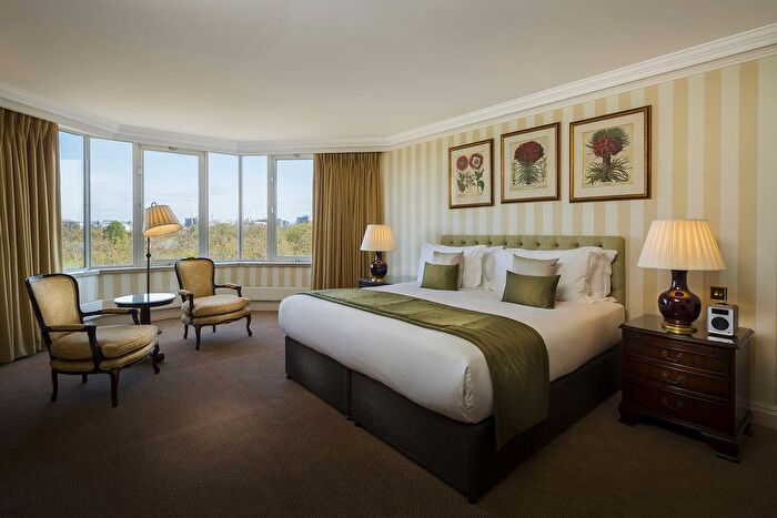 4 Bedroom Flat To Rent In Palace Gate, London, W8