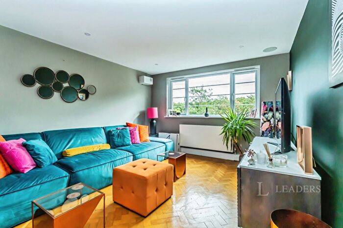 3 Bedroom Flat To Rent In Brighton Road, Purley, CR8