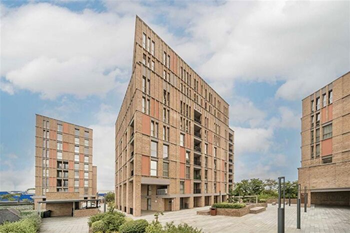 3 Bedroom Flat To Rent In Oberman Road, Dollis Hill, NW10