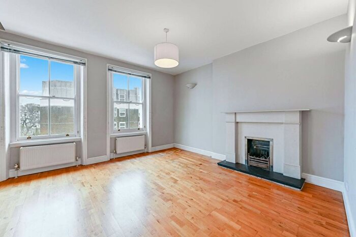 2 Bedroom Flat For Sale In Warwick Avenue, Little Venice, London, W9