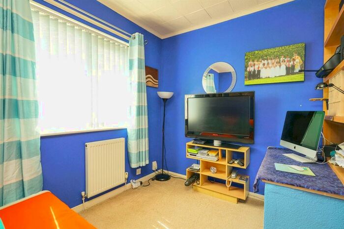 3 Bedroom End Of Terrace House For Sale In Brocklesby Drive, Allerton, Bradford, BD15