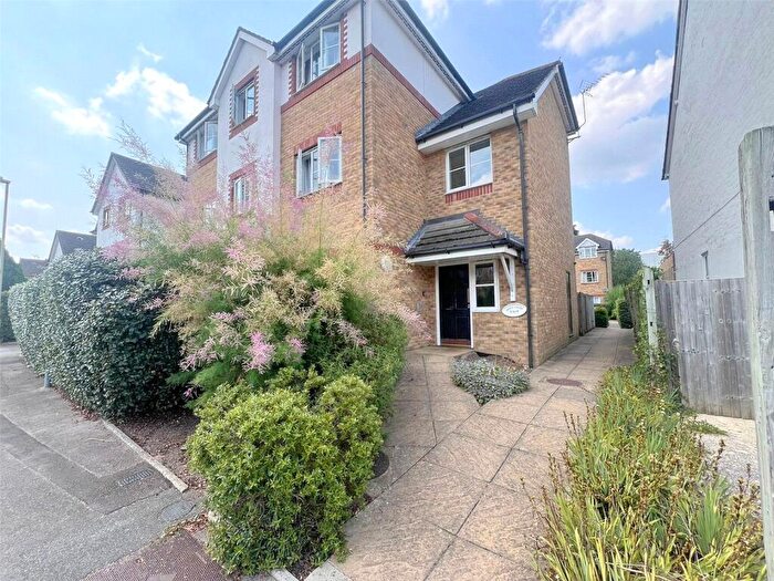 2 Bedroom Flat To Rent In Clarence Road, Fleet, Hampshire, GU51