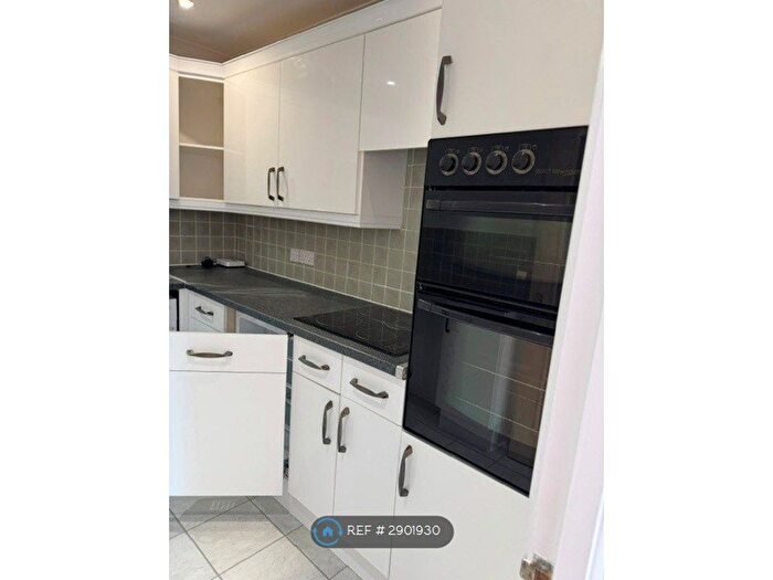 1 Bedroom Flat To Rent In Park Drive, Longfield, DA3