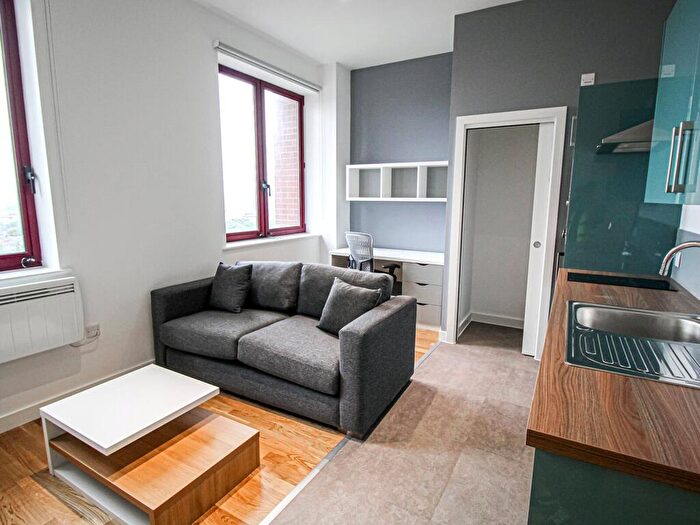 Apartment To Rent In Apt, Q One Residence #, LS2