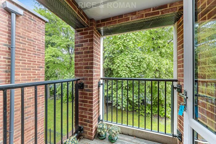 1 Bedroom Retirement Property For Sale In Birch Place, Crowthorne, RG45