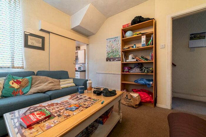 3 Bedroom Terraced House To Rent In Allensbank Road, Heath, CF14
