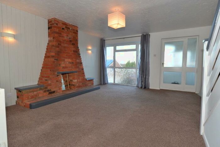 3 Bedroom Semi-Detached House To Rent In Arden Close, Bitterne, Southampton, SO18