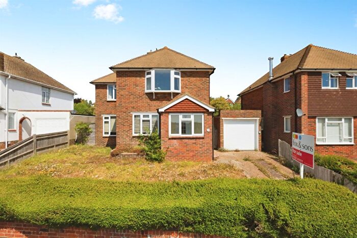 3 Bedroom Detached House For Sale In Cobbold Avenue, Eastbourne, BN21