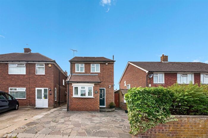 3 Bedroom Detached House For Sale In Lansbury Drive, Hayes, UB4
