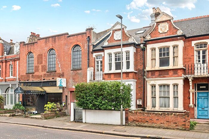 3 Bedroom Flat To Rent In Chelverton Road, Putney, London, SW15