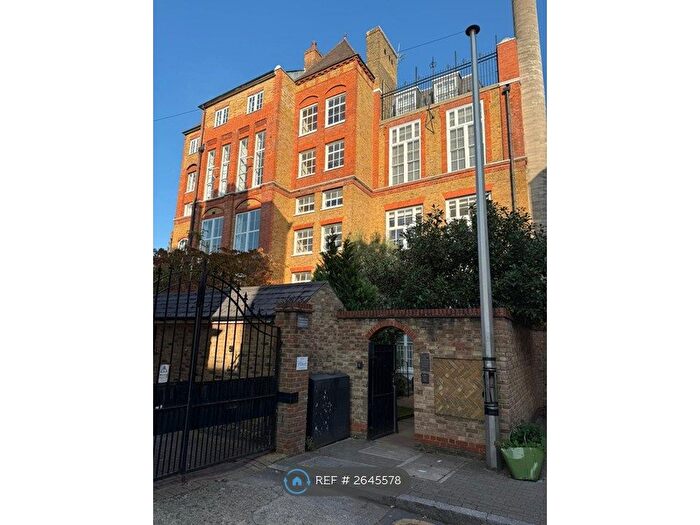 2 Bedroom Flat To Rent In Chequer Court, London, EC1Y