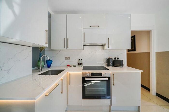 3 Bedroom Flat To Rent In Great Cumberland Place, London, W1H