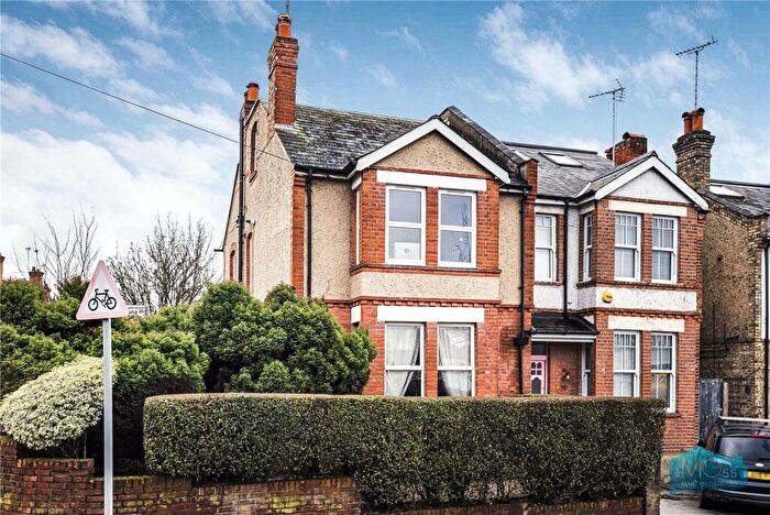 2 Bedroom Apartment To Rent In Totteridge Lane, Whetstone, London, N20