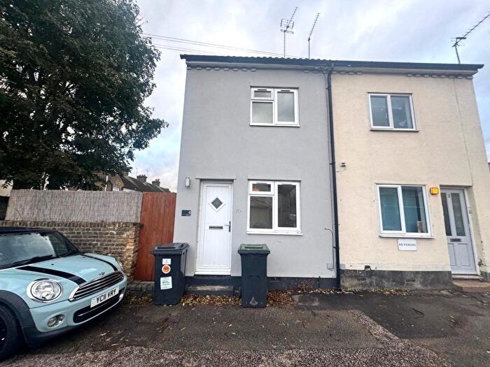 2 Bedroom Semi-Detached House To Rent In Bullfields, Snodland, ME6