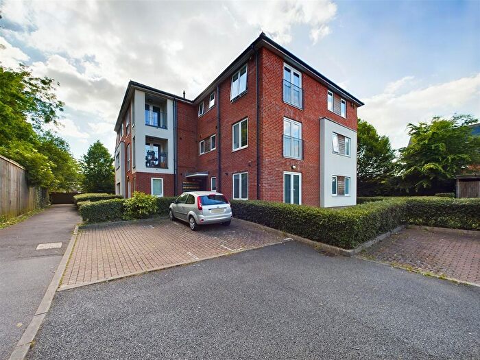 2 Bedroom Flat For Sale In James Butcher Drive, Theale, Reading, RG7