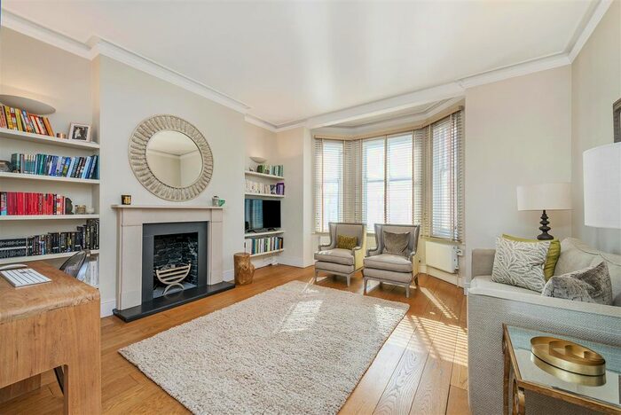 2 Bedroom Flat To Rent In Hereford House, Chelsea, SW10