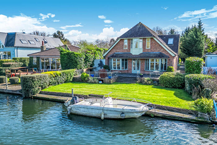 4 Bedroom Detached House For Sale In Hamm Court, Weybridge, KT13