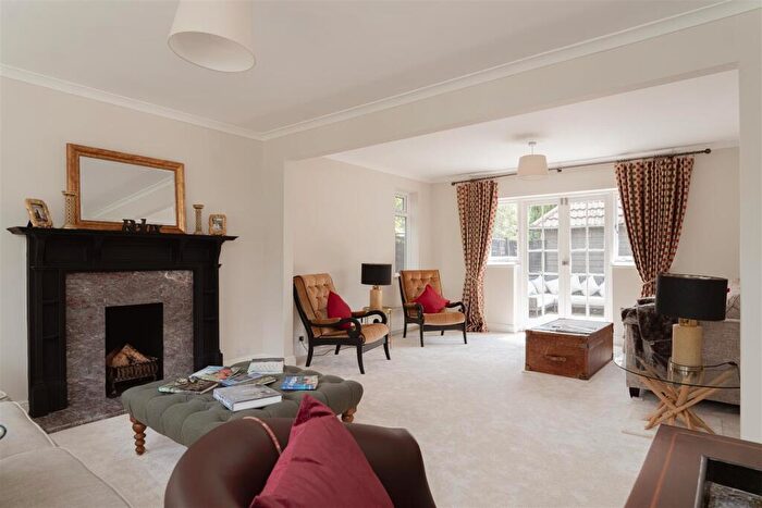 4 Bedroom Detached House For Sale In Ridgeway Drive, Dorking, RH4