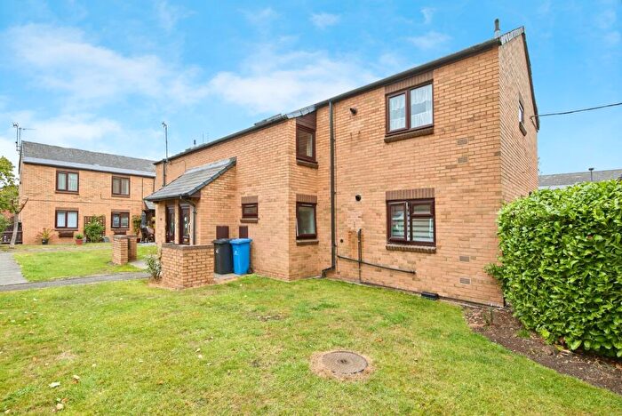 2 Bedroom Flat For Sale In Sinfin Avenue, Derby, Derbyshire, DE24