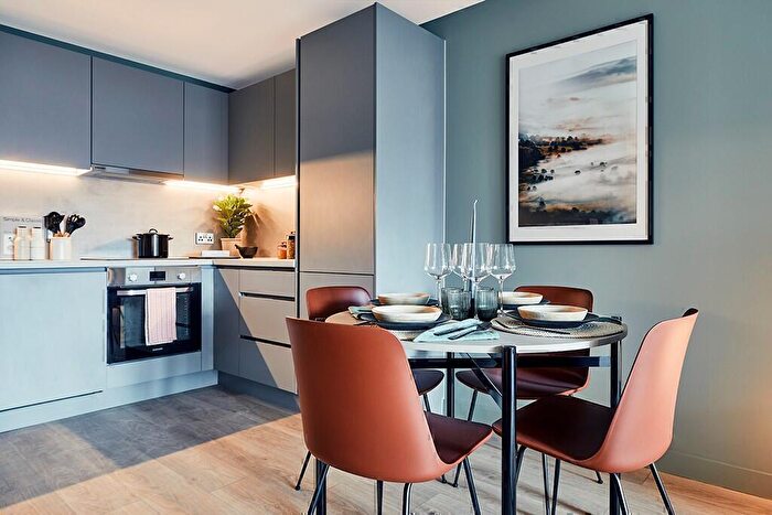 2 Bedroom Flat To Rent In Clyde Place, Glasgow, G5