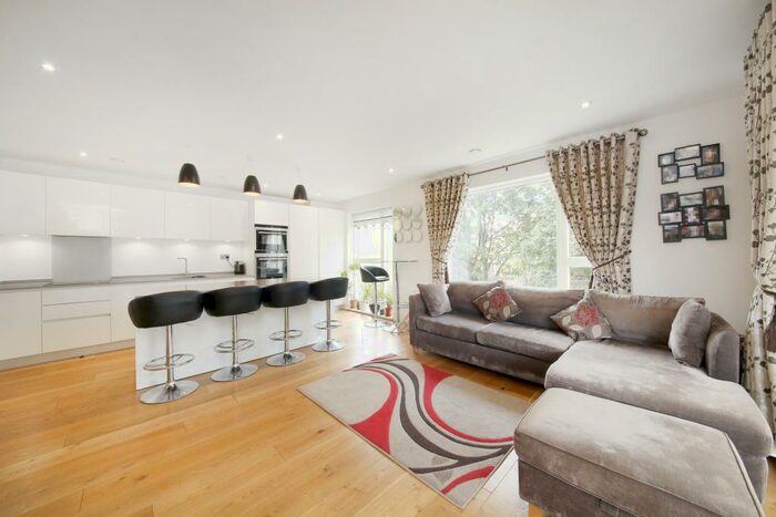 3 Bedroom Apartment To Rent In Green Dale, Champion Hill, London, SE5