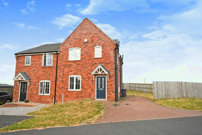 3 Bedroom Semi-Detached House For Sale In Dunsil Close, Arkwright Town, Chesterfield, S44