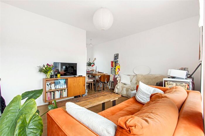 2 Bedroom Apartment To Rent In Downs Road, London, E5