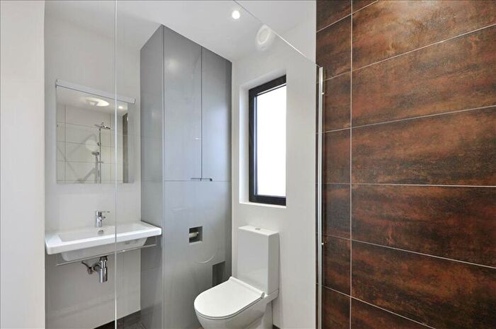 1 Bedroom Apartment For Sale In Shoreditch High Street, Shoreditch, E1