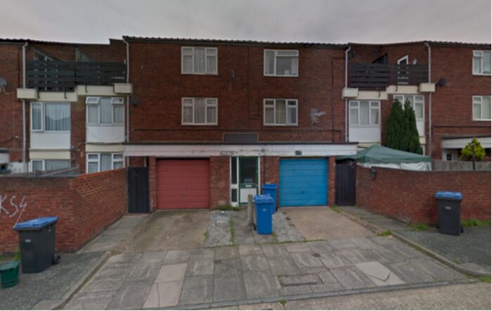 2 Bedroom Flat To Rent In Longbanks, Harlow, Essex, CM18