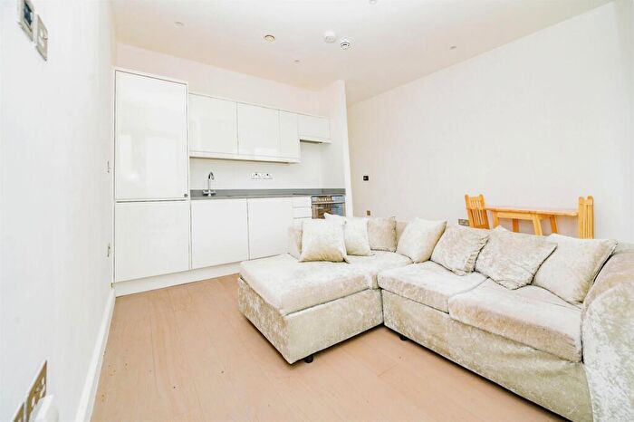 1 Bedroom Apartment For Sale In Grosvenor Road, St. Albans, AL1
