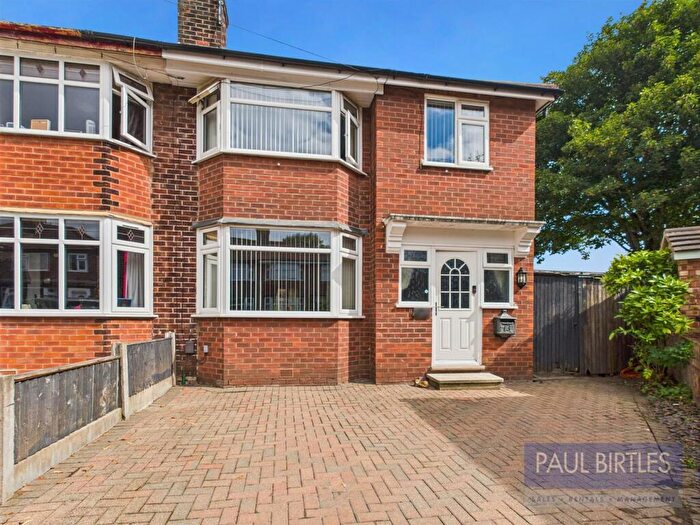 3 Bedroom Semi-Detached House For Sale In Newbury Drive, Davyhulme, Trafford, M41