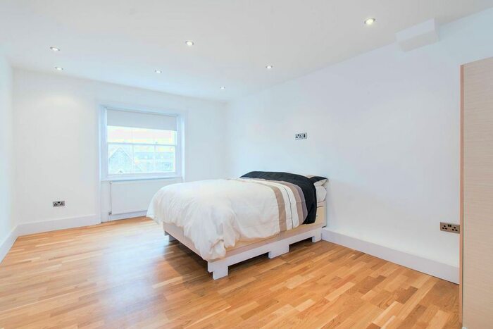2 Bedroom Flat To Rent In Cornwall Gardens, South Kensington, London, SW7