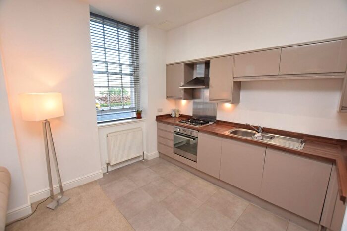 2 Bedroom Flat To Rent In Taymount Terrace, Perth, PH1