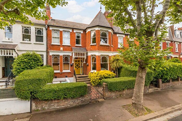 5 Bedroom House For Sale In Stapleton Hall Road, London, N4