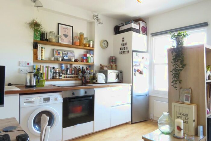 1 Bedroom Apartment To Rent In Woodland Road, Upper Norwood, London, SE19