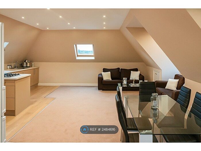 2 Bedroom Flat To Rent In Alba Court, London, NW11