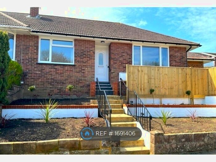 3 Bedroom Bungalow To Rent In Dean Gardens, Portslade, Brighton, BN41