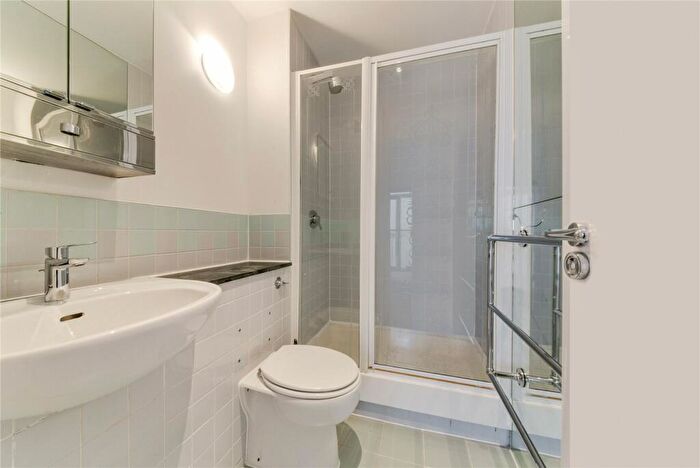 2 Bedroom Apartment To Rent In Dundee Wharf, Three Colt Street, London, E14