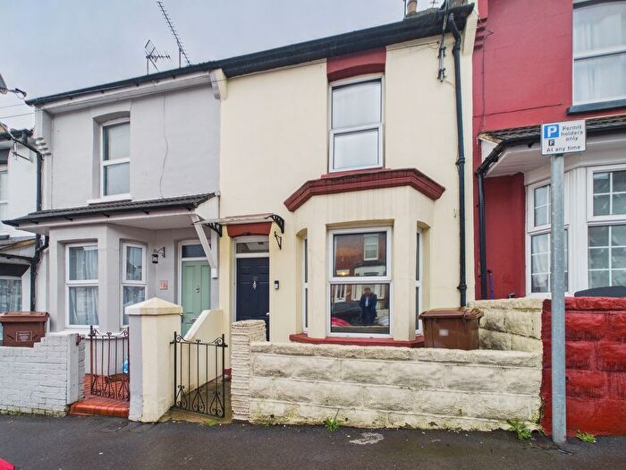 3 Bedroom Terraced House For Sale In Baden Road, Gillingham, ME7