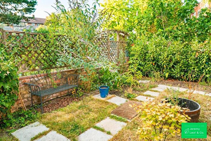 2 Bedroom Cottage To Rent In Red Lion Hill, East Finchley, N2