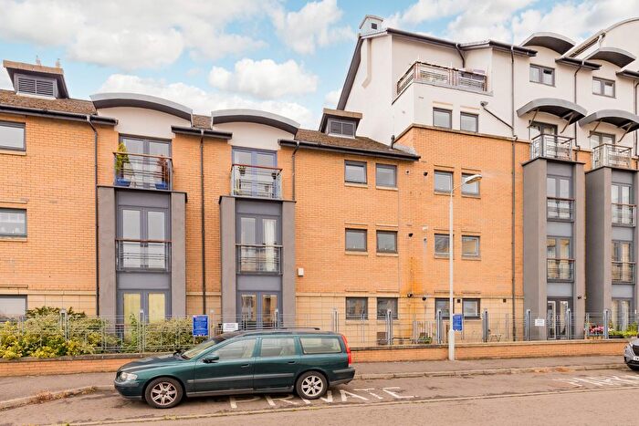 2 Bedroom Flat For Sale In / Rennie's Isle, Edinburgh, EH6