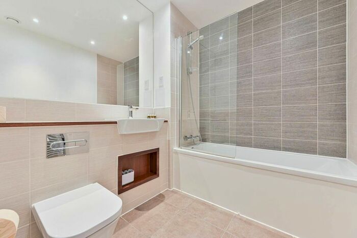 1 Bedroom Flat To Rent In Coal Lane, Brixton, London, SW9